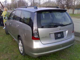 2004 Mitsubishi Grandis Pics