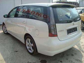 2004 Mitsubishi Grandis Pictures