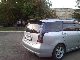 2004 Mitsubishi Grandis Pictures