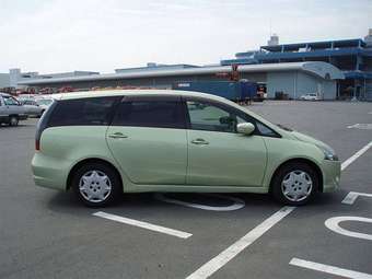 2005 Mitsubishi Grandis Photos