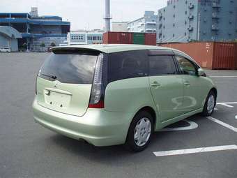 2005 Mitsubishi Grandis Photos