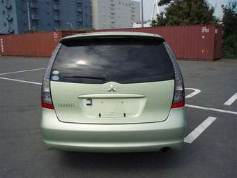 2005 Mitsubishi Grandis Pictures