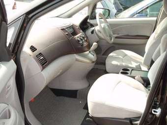 2005 Mitsubishi Grandis Photos