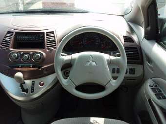 2005 Mitsubishi Grandis Wallpapers