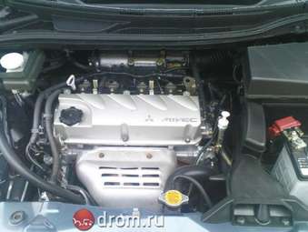 2005 Mitsubishi Grandis Photos