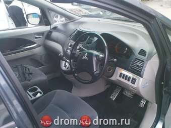2005 Mitsubishi Grandis Pictures