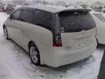 2005 Mitsubishi Grandis Photos