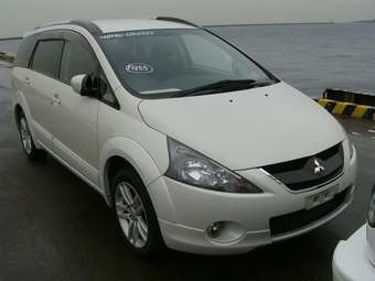 2005 Mitsubishi Grandis Pictures