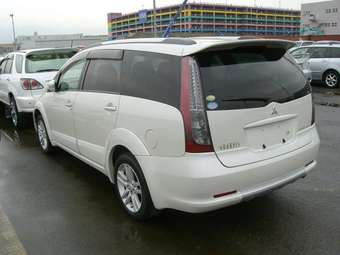 2005 Mitsubishi Grandis Pics