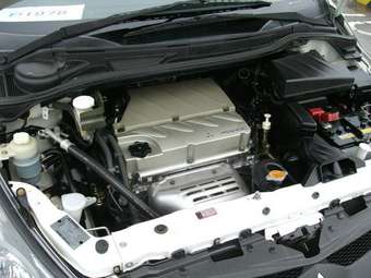 2005 Mitsubishi Grandis Photos