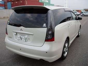 2005 Mitsubishi Grandis Pictures