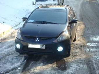 2005 Mitsubishi Grandis Pics