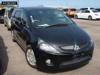 2005 Mitsubishi Grandis Photos