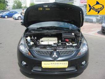 2005 Mitsubishi Grandis Pictures