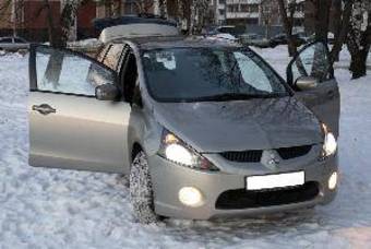 2005 Mitsubishi Grandis Pics