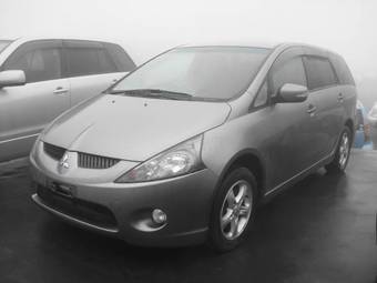 2005 Mitsubishi Grandis Pictures