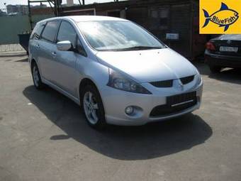 2005 Mitsubishi Grandis Photos