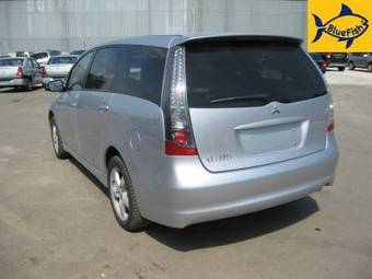 2005 Mitsubishi Grandis Photos