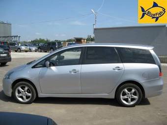 2005 Mitsubishi Grandis Pictures