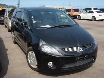 2005 Mitsubishi Grandis Pictures