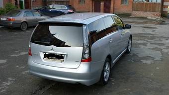 2005 Mitsubishi Grandis Photos