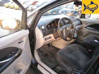 2006 Mitsubishi Grandis Pictures
