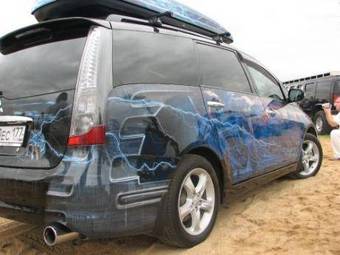 2006 Mitsubishi Grandis Images