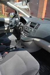 2006 Mitsubishi Grandis Photos