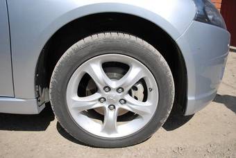 2006 Mitsubishi Grandis Pictures