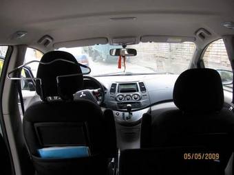 2006 Mitsubishi Grandis Photos