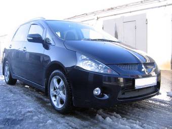 2006 Mitsubishi Grandis Photos