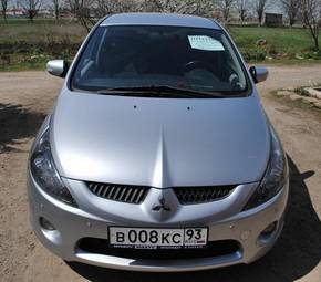 2006 Mitsubishi Grandis Pictures