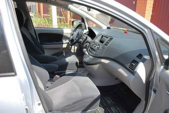 2006 Mitsubishi Grandis Photos