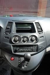 2006 Mitsubishi Grandis Images