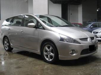 2006 Mitsubishi Grandis Pictures