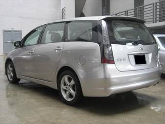 2006 Mitsubishi Grandis Photos