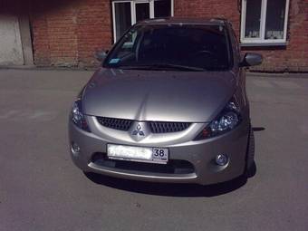 2006 Mitsubishi Grandis Images