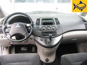 2006 Mitsubishi Grandis Pictures