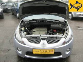 2006 Mitsubishi Grandis Pictures