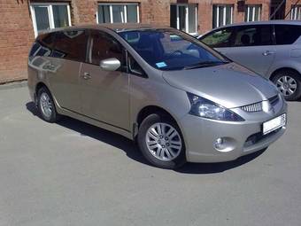 2006 Mitsubishi Grandis Photos