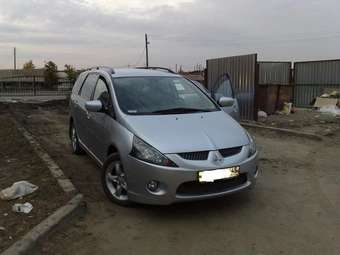 2007 Mitsubishi Grandis Pictures