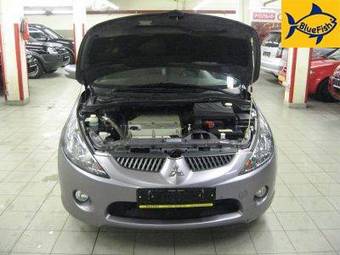 2007 Mitsubishi Grandis Photos