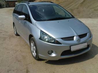 2007 Mitsubishi Grandis Photos