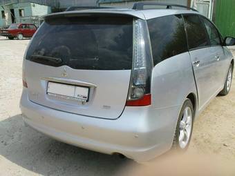 2007 Mitsubishi Grandis Pictures