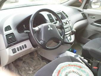 2007 Mitsubishi Grandis Images