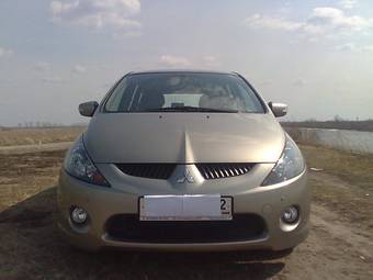 2007 Mitsubishi Grandis Pictures