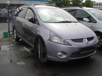 2007 Mitsubishi Grandis Images