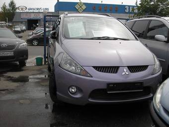 2007 Mitsubishi Grandis Pictures