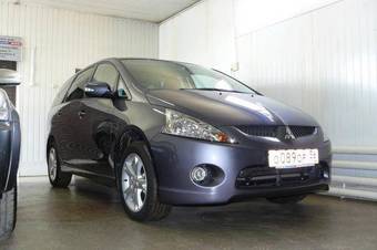 2007 Mitsubishi Grandis Photos