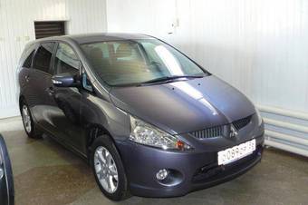 2007 Mitsubishi Grandis Pictures